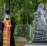 Благочинный Сарапула освятил памятник медицинской сестре фронтовых лет - Сарапульская Епархия